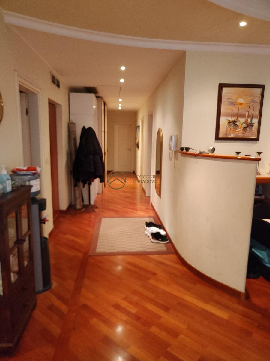 Prodaja Trosoban Stan, Vračar, Patrijarha Varnave, 132m2, 1. sprat